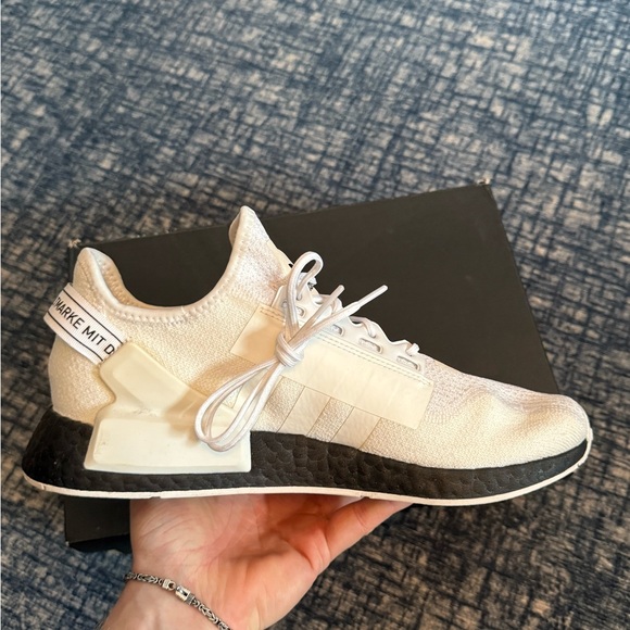 Adidas NMD R1 V2 - Picture 3 of 9